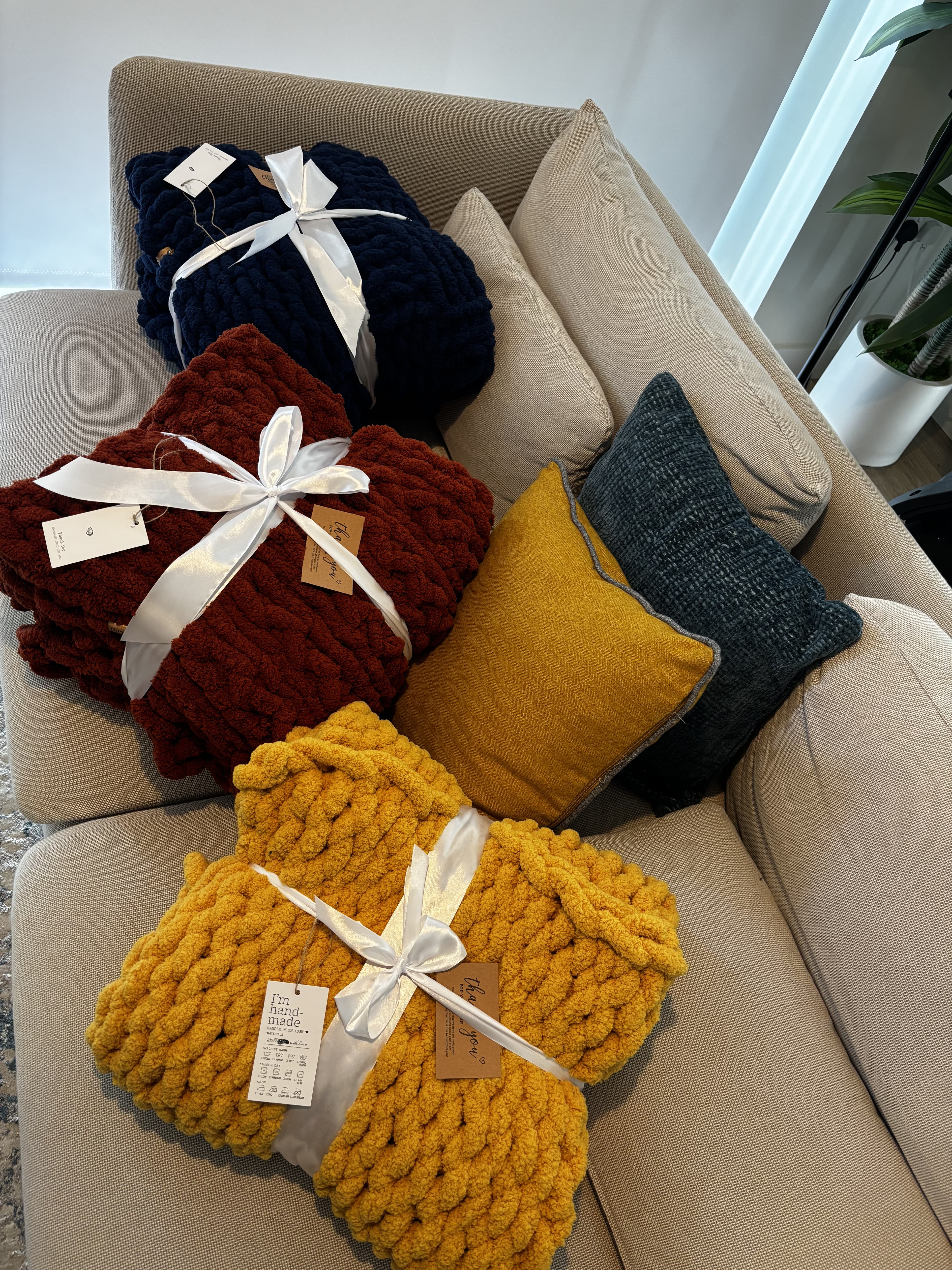 Hand-knitted chunky blanket collection